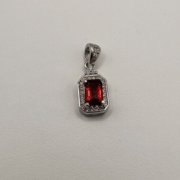 SALE! Genuine .64ct emerald cut garnet in sterling silver pendant! - Picture 5 of 8